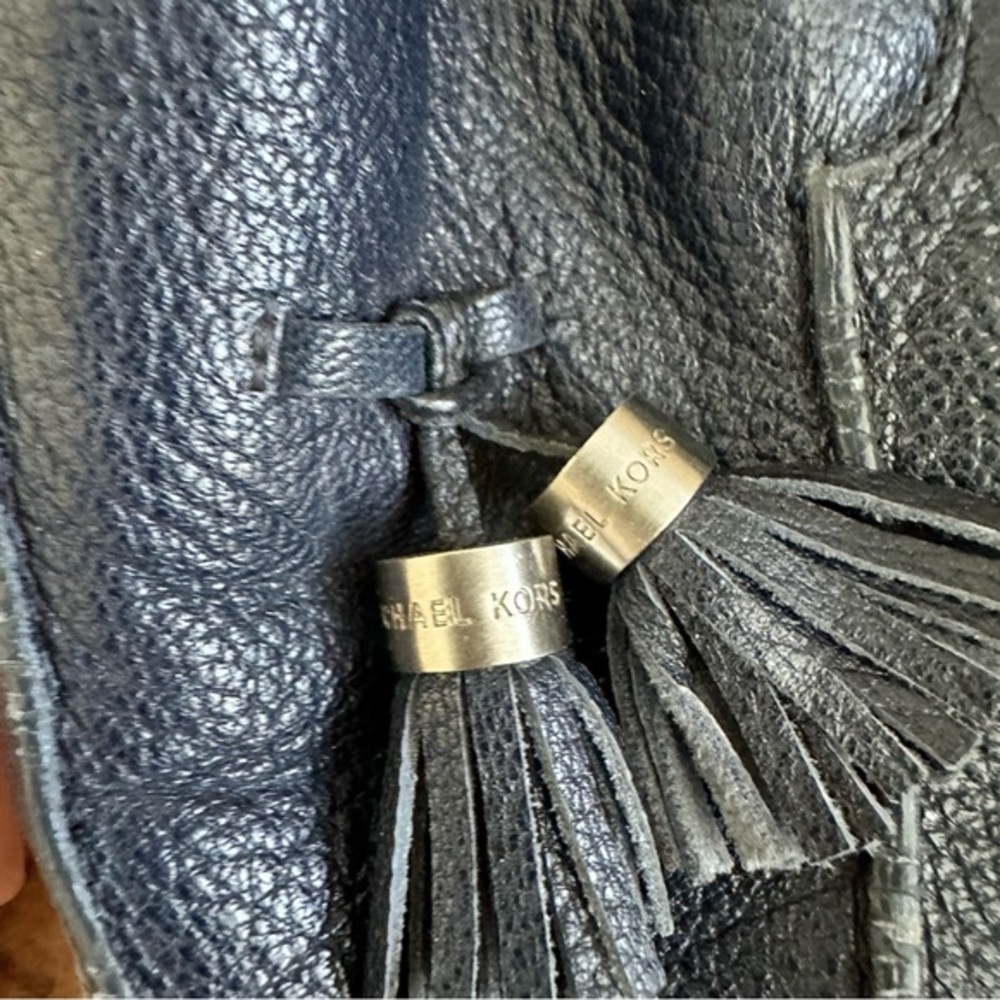 MICHAEL KORS WOMAN LEATHER NAVY BLUE LOAFERS W/WHITE BOTTOMS ACCENTED W/TASSELS - Picture 7 of 10